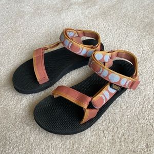 Women’s Tevas